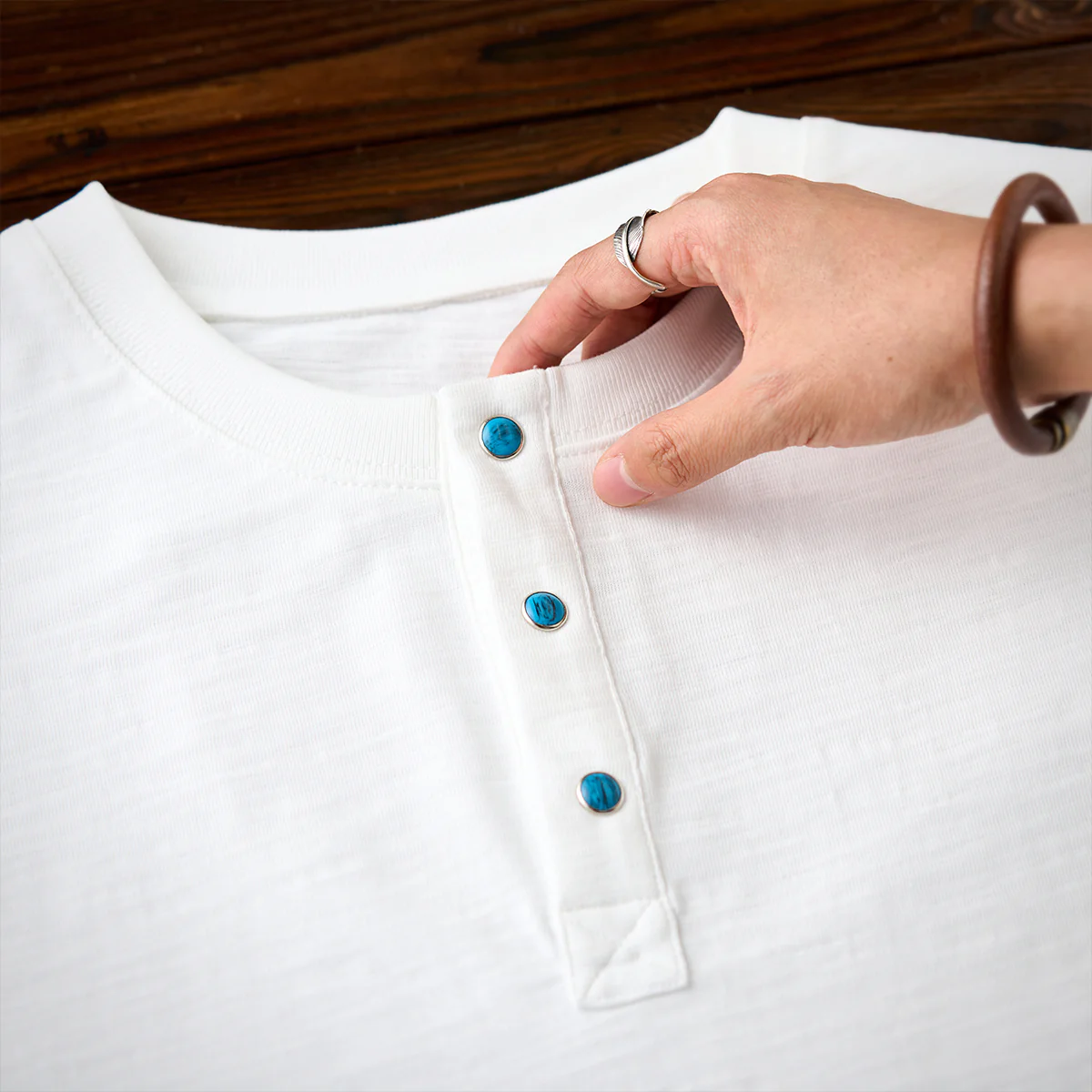320g ターコイズ風スナップボタン付きコットンスラブヘンリーTシャツ - Image 9