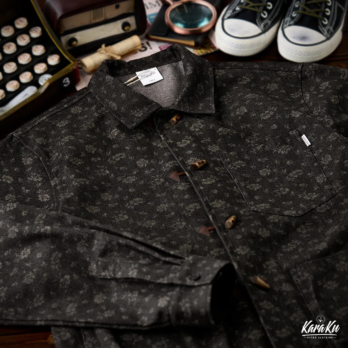 花柄ダッフルボタン付き長袖デニムシャツ - Image 4