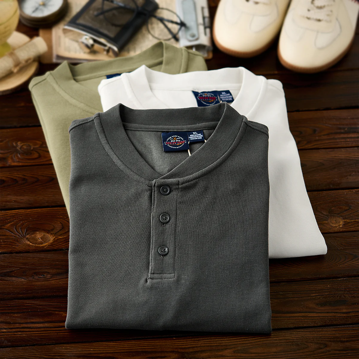 ワンポイントタグ入り 3つボタンワッフルヘンリーネックTシャツ - Image 7