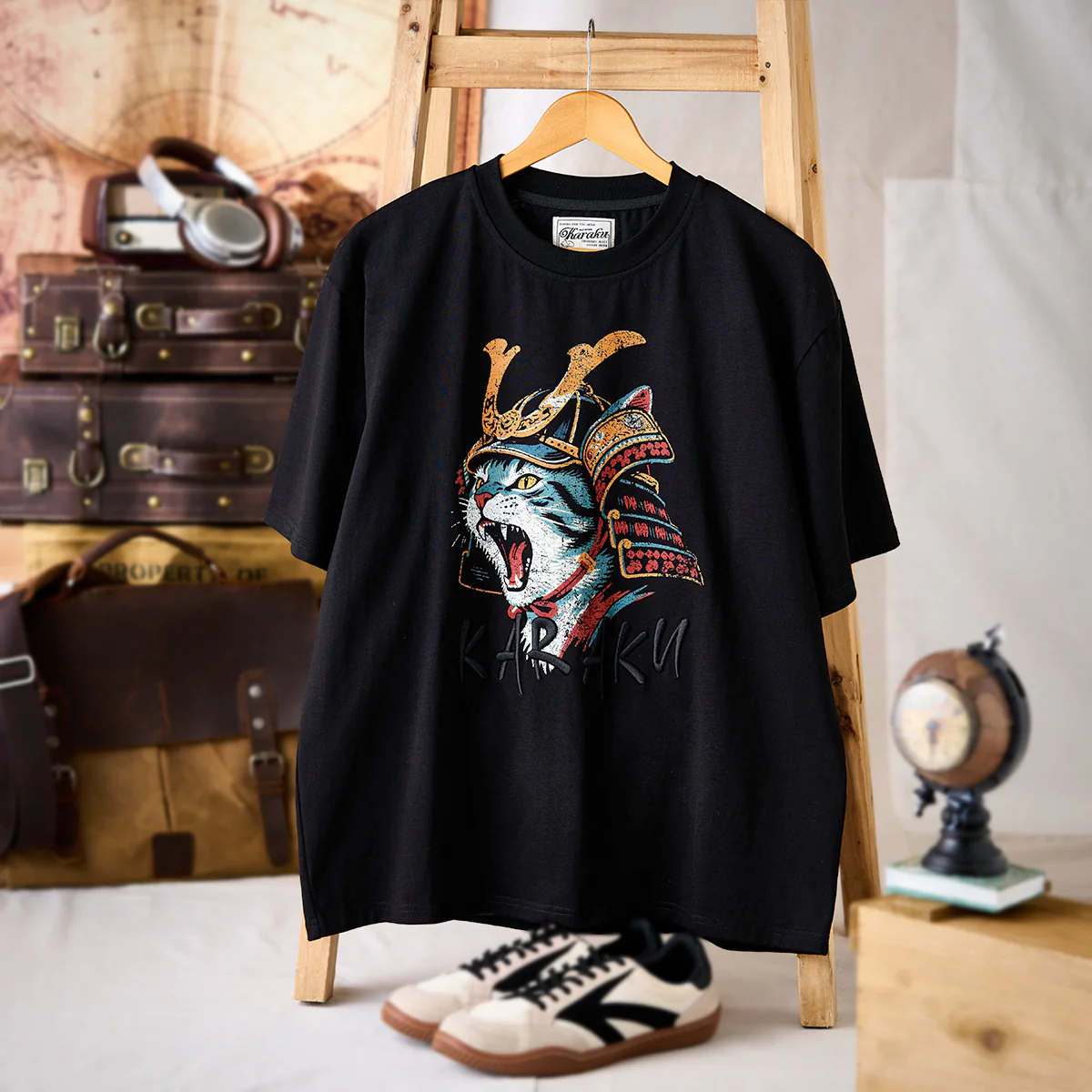 「烈吼ノ幕府将軍猫」プリント＆karaku刺繍入りコットンTシャツ - Image 3