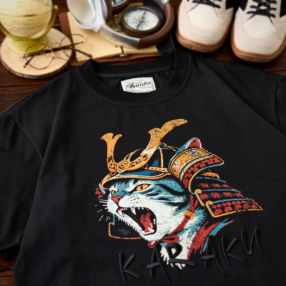 「烈吼ノ幕府将軍猫」プリント＆karaku刺繍入りコットンTシャツ - Image 4
