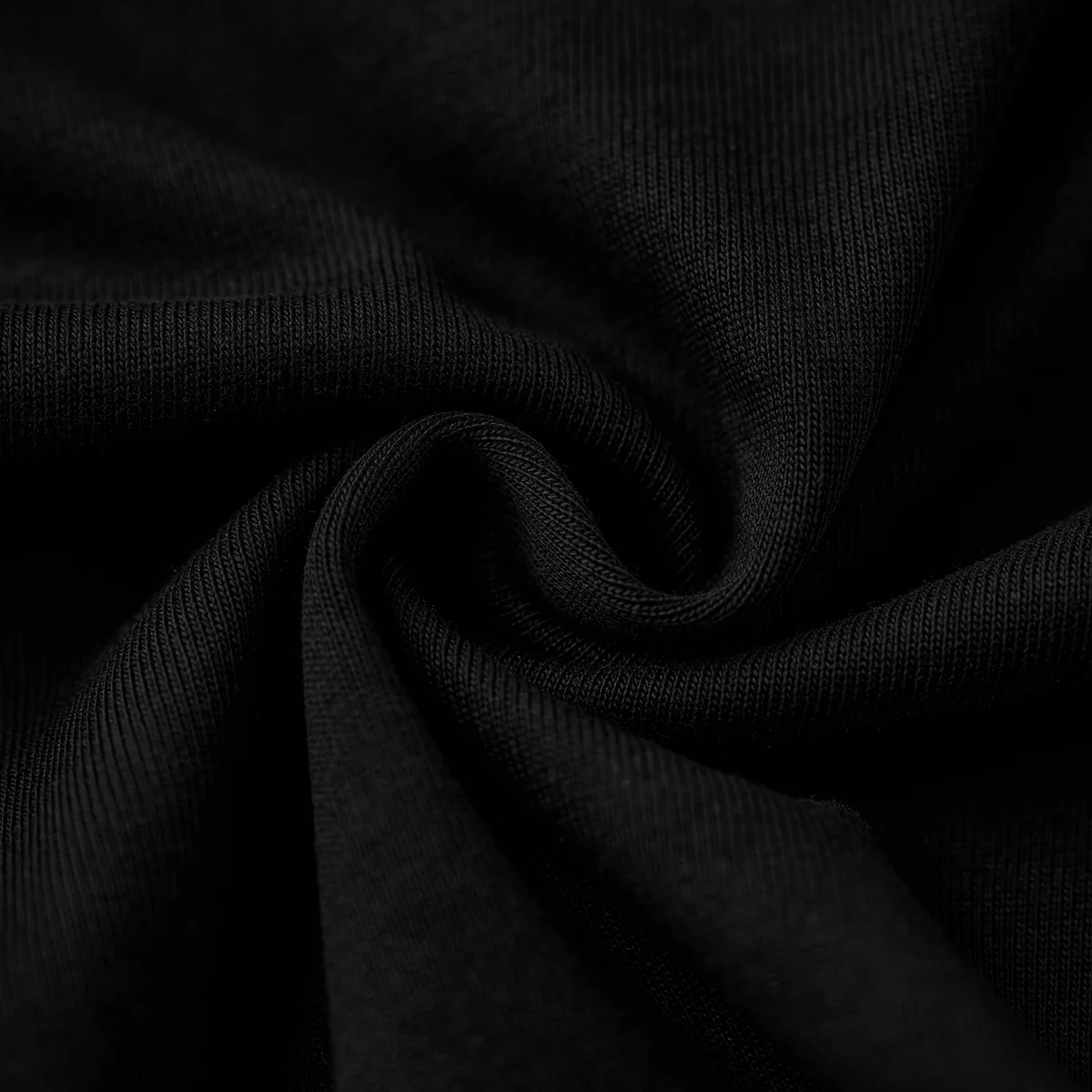 紅白ヒモ付き　「KaraKu」ロゴ刺繡入りブラックコットンTee - Image 16