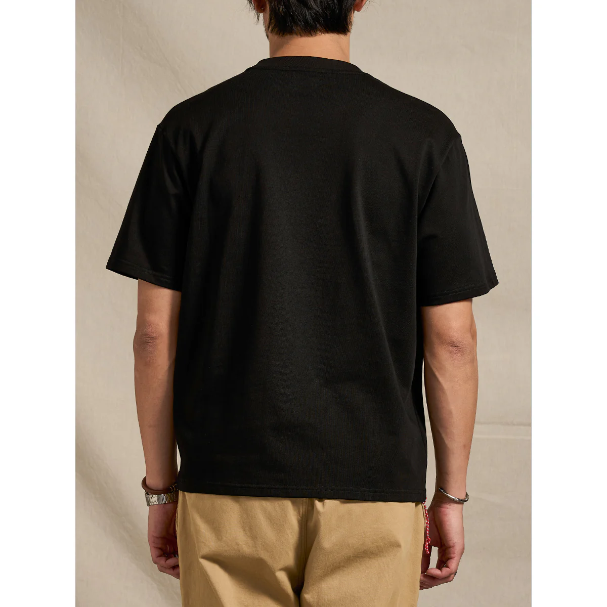 紅白ヒモ付き　「KaraKu」ロゴ刺繡入りブラックコットンTee - Image 9