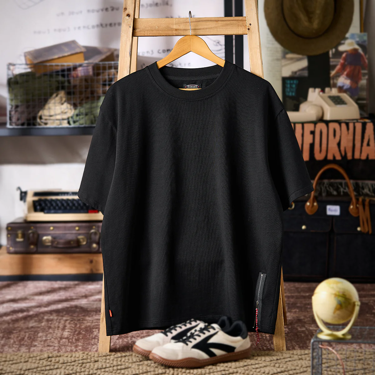 紅白ヒモ付きサイドジップ　オールブラックコットンベーシックTee - Image 3