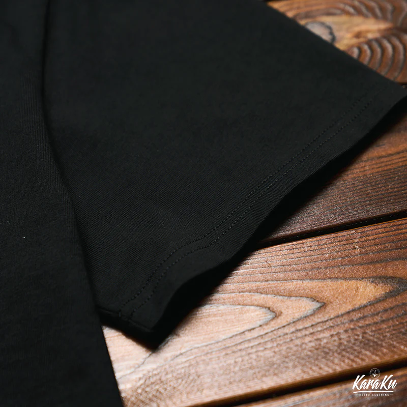 「ガイコツで遊ぶいたずらな猫」刺繡入り コットン半袖Tee - Image 8