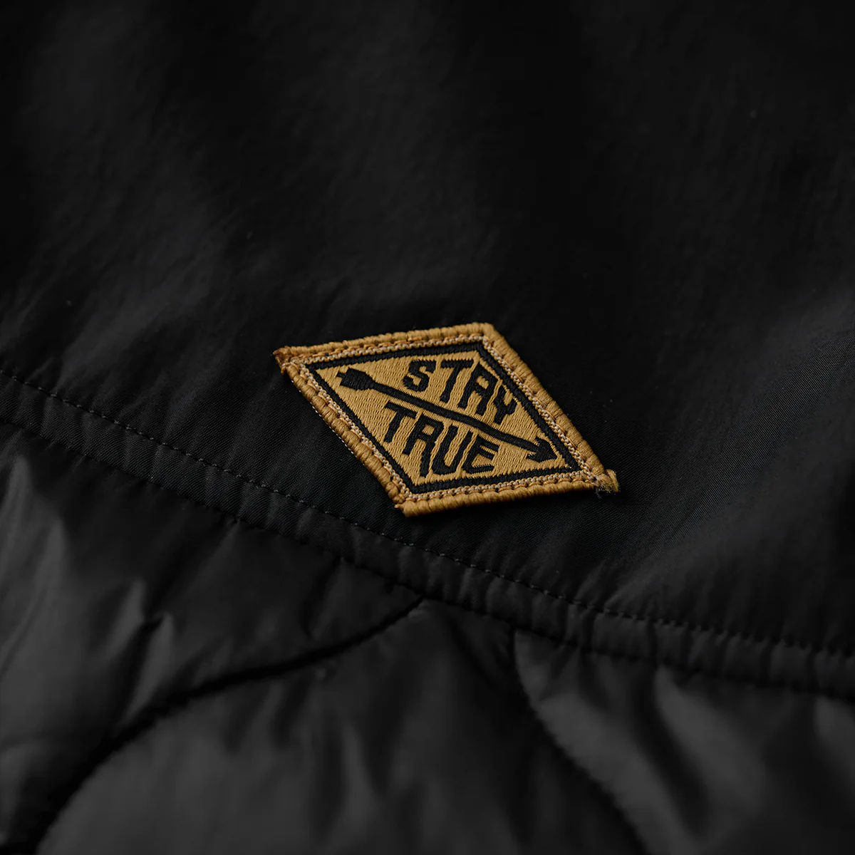 「STAY TRUE」刺繍ワッペン 無地切替ひょうたんキルトコーチジャケット - Image 10
