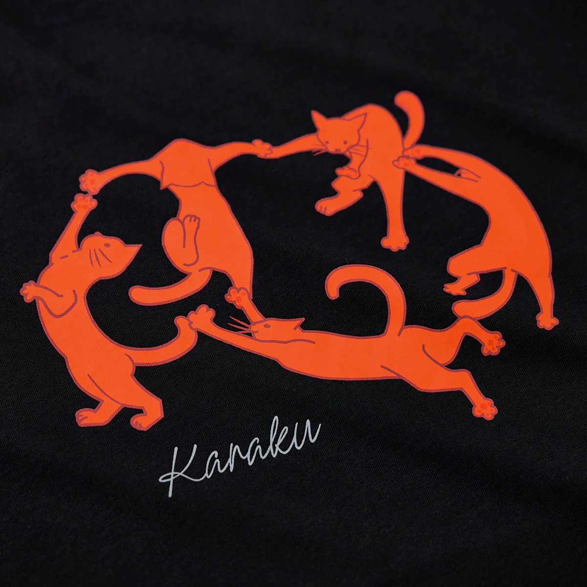「KaraKu Art・Cat Dance」パロディ風プリントコットンTシャツ - Image 12