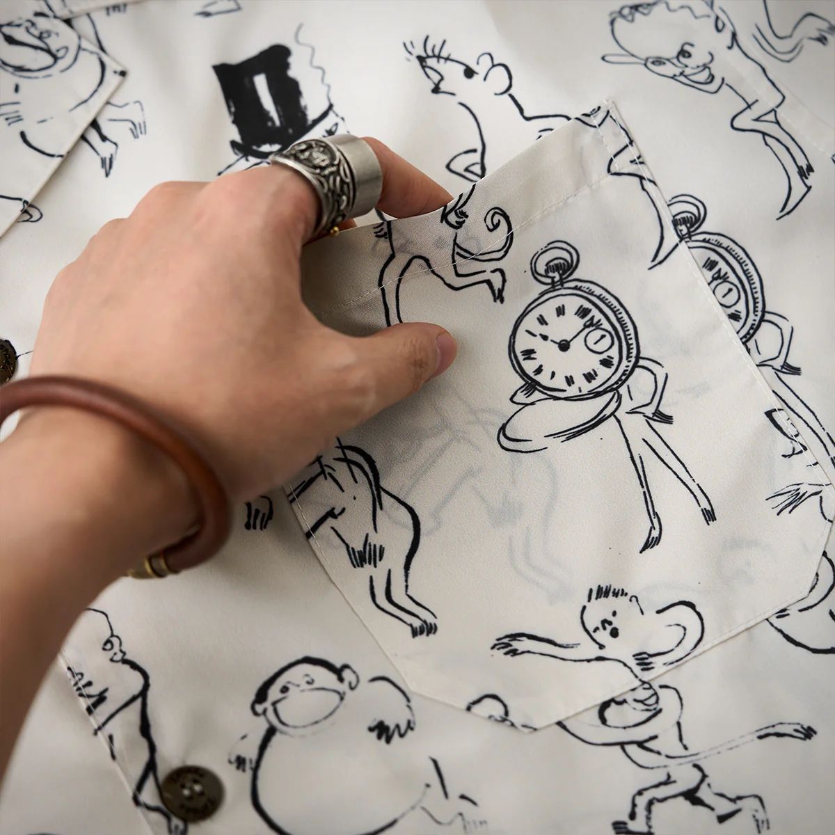 絵巻「百鬼晝行図」総柄プリント入り　アロハシャツ - Image 15