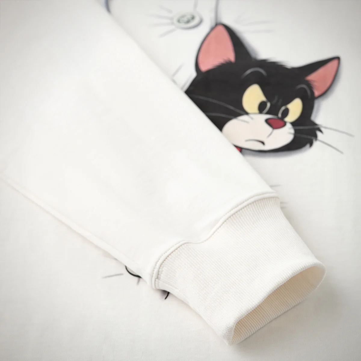 「Thumbs Up Cat」黒猫プリント入りコットンロングTee - Image 11