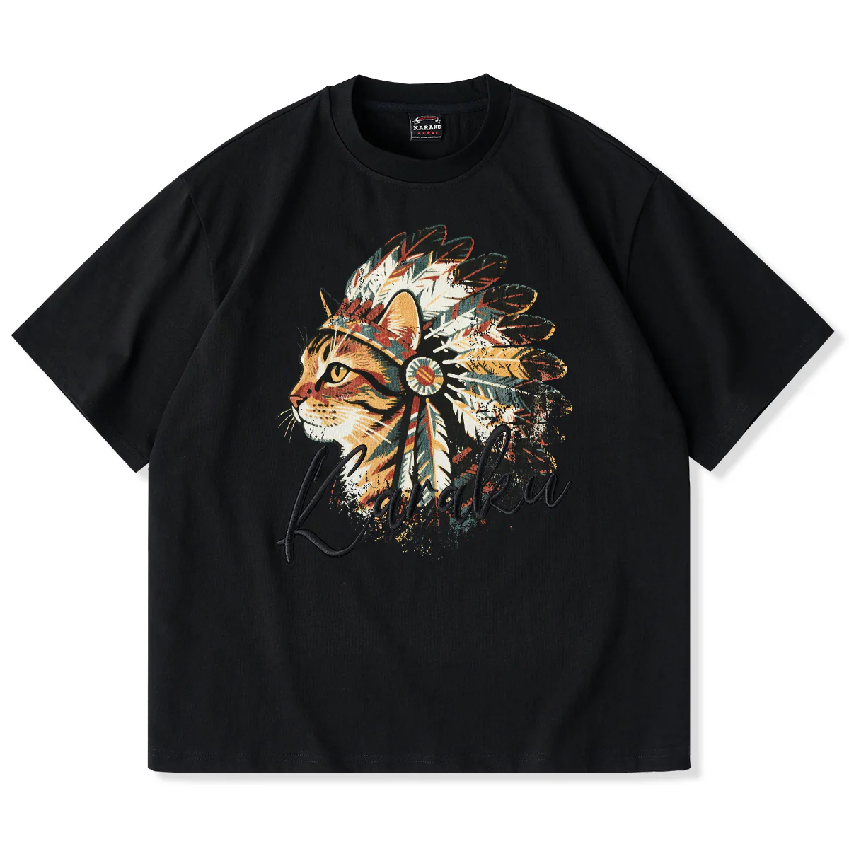 「インディアン酋長猫」プリント＆karaku刺繍入りコットンTシャツ