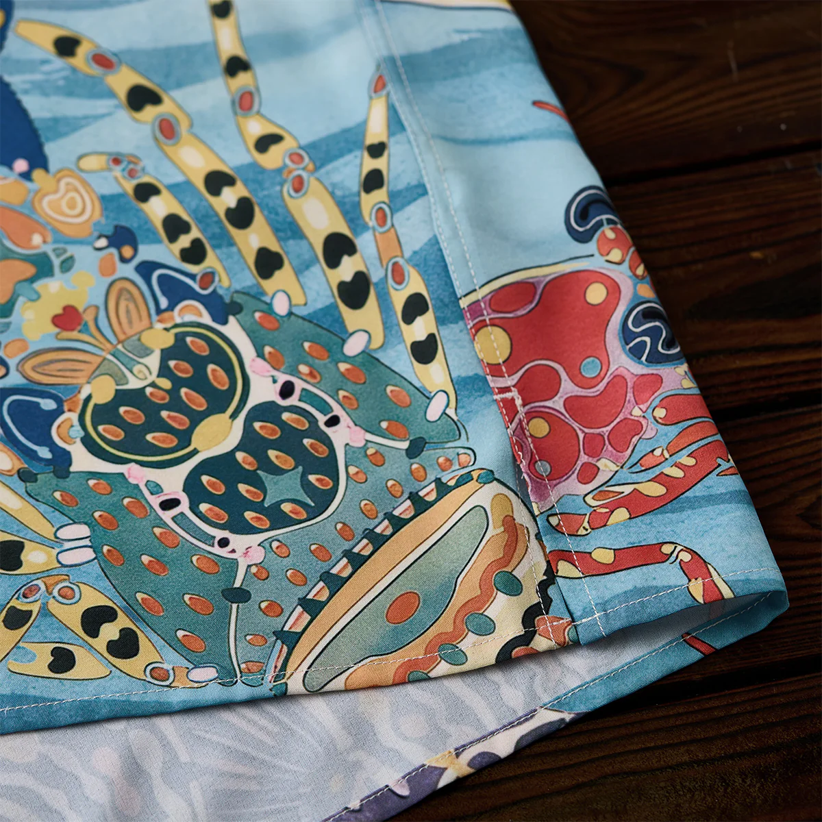 「夕暮れの海底」レトロ水彩風プリント入りアロハシャツ - Image 14