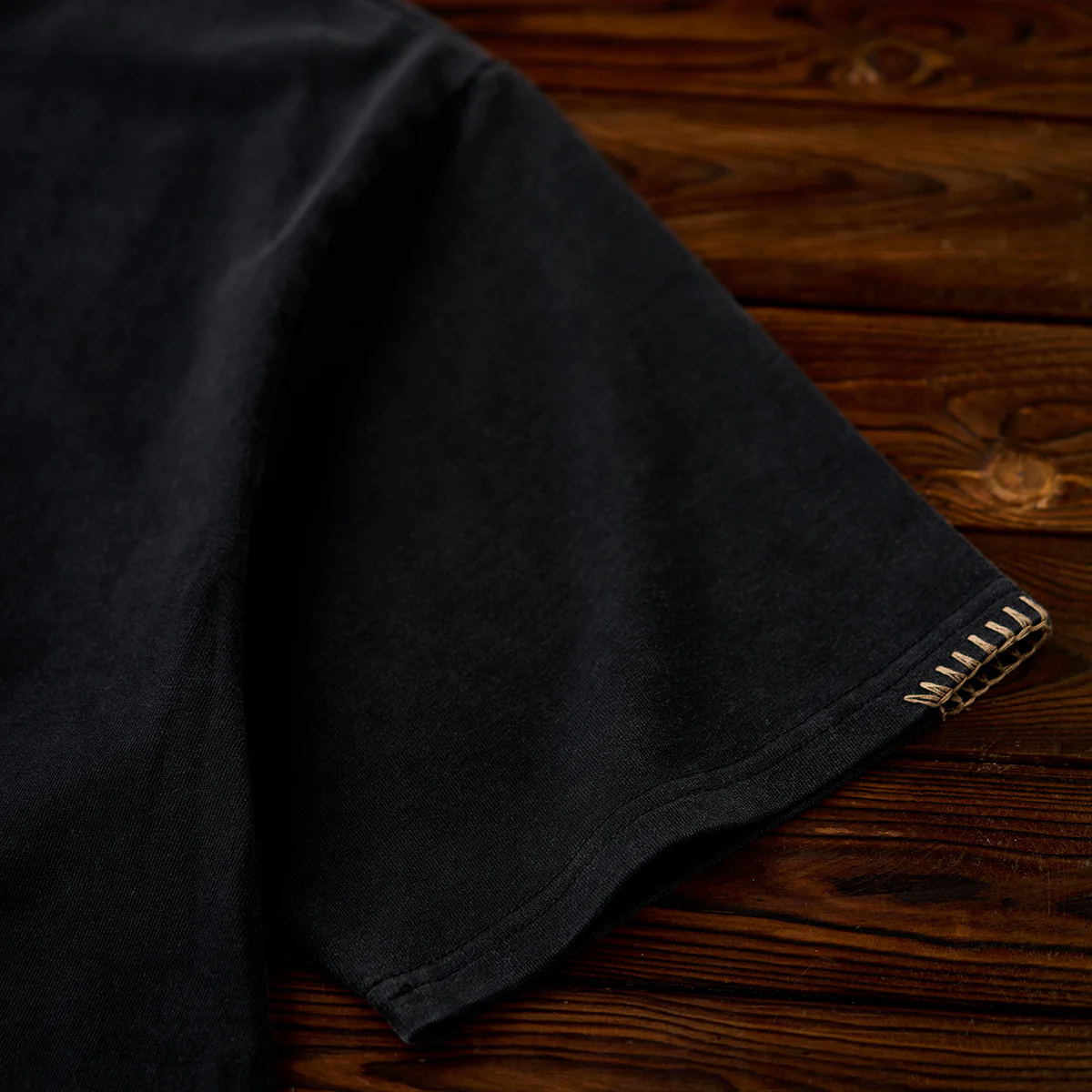 飾りステッチ　ナバホ風のフェザープリントコットンTee - Image 12