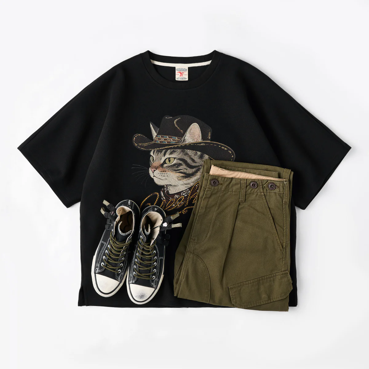 「ウエスタンハットをかぶったカウボーイ猫」エアーレイヤーラグランスリーブTee - Image 18