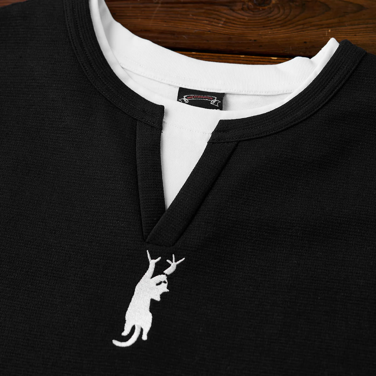 【予約】「猫のレスキュー隊」刺繡入り　フェイクレイヤードミニワッフルTee - Image 6