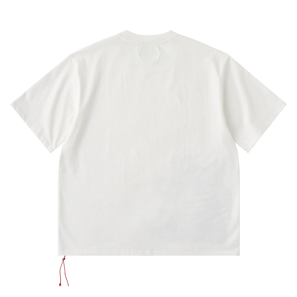赤ヒモ付き　「毛糸玉と遊ぶ猫」 グラフィックプリント入りコットンTee - Image 2