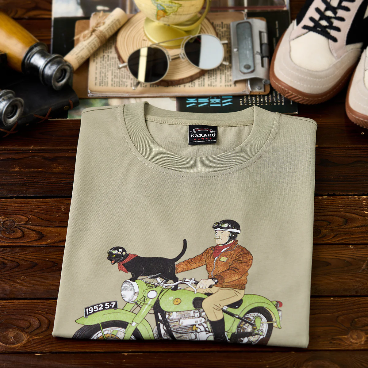 【予約】「風を切る猫と相棒ライダー」プリント入り半袖コットンTee - Image 5