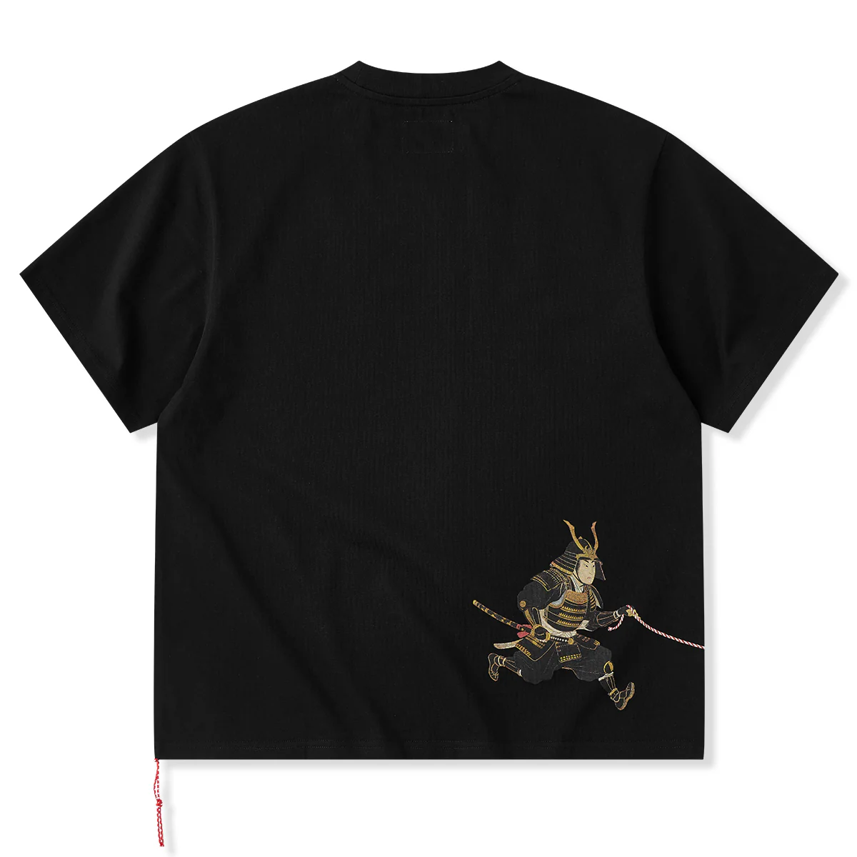 赤ヒモ付き　「猫と相棒武士」前後アシンメトリープリントコットンTシャツ - Image 2