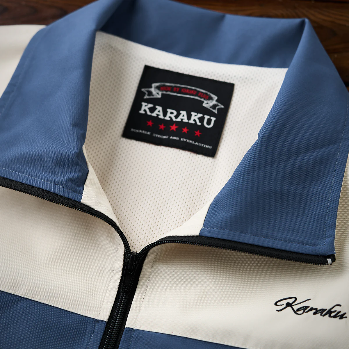 「KaraKu」刺繡ロゴ　裏メッシュ配色切替スタンドカラージャケット - Image 8