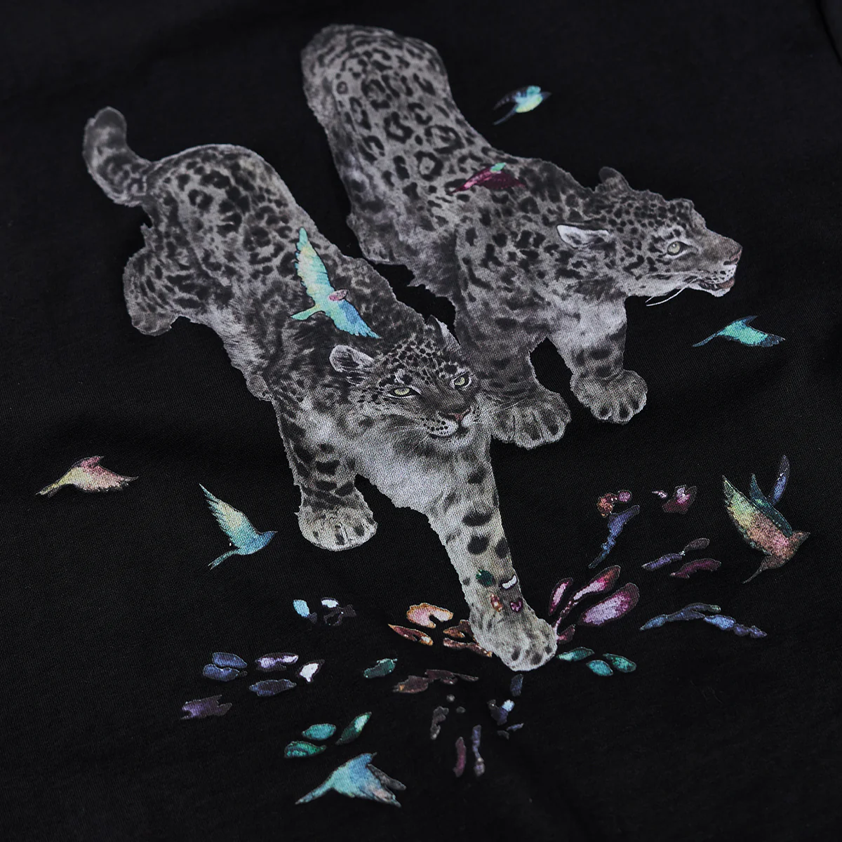Karaku×川又聡「雪豹・足元に咲く色彩」プリント＆Karaku刺繡入りコットンTee - Image 13