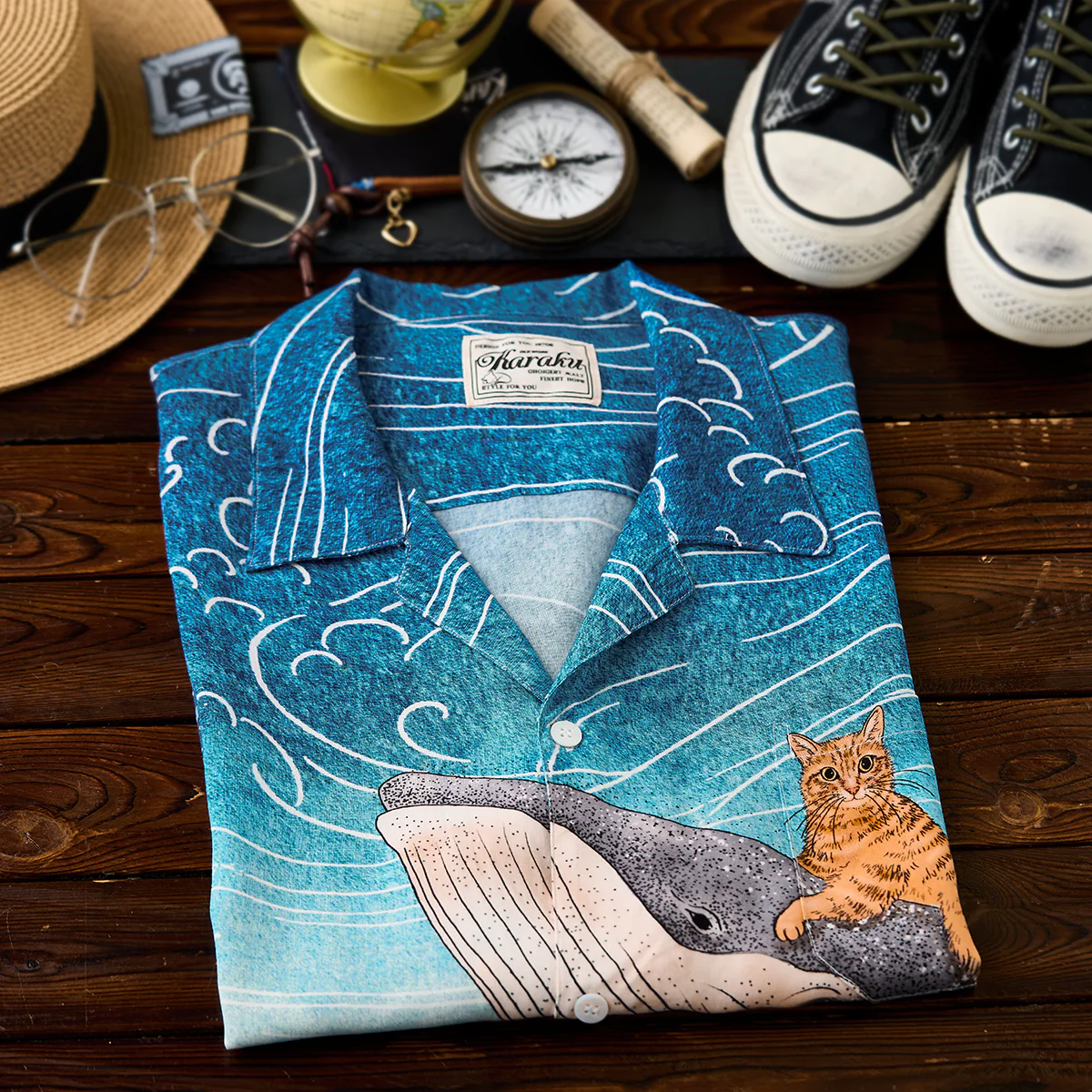 「KaraKuｘ365CAT.ART」刺繡入り 鯨と泳ぐ猫 アロハシャツ - Image 5