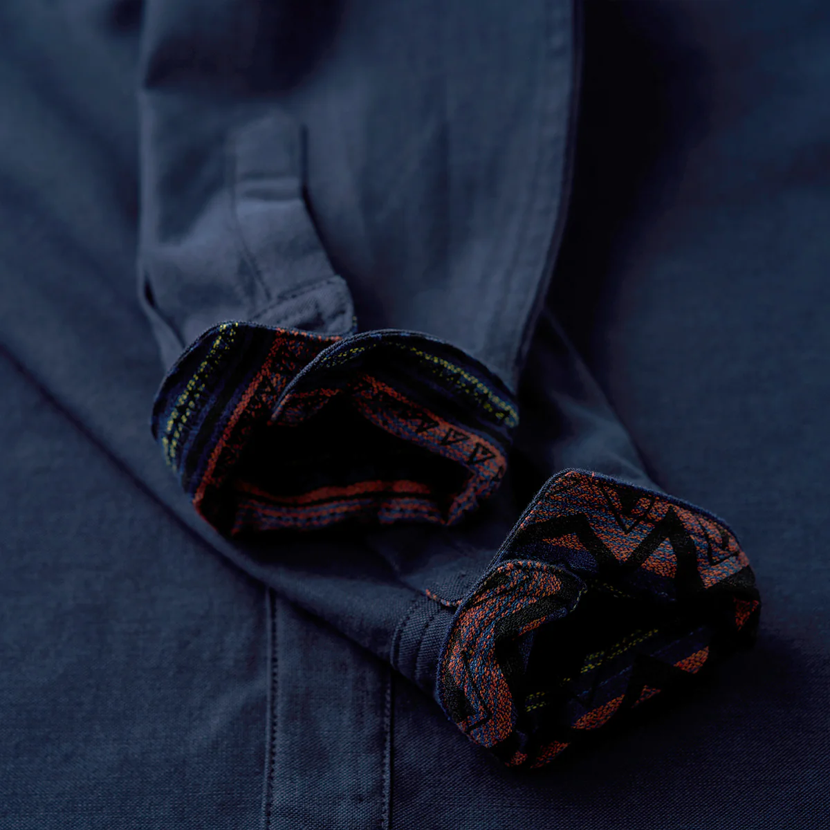 「Karaku」刺繡ロゴ 裏エスニック調柄テンセルコットン長袖シャツ - Image 12