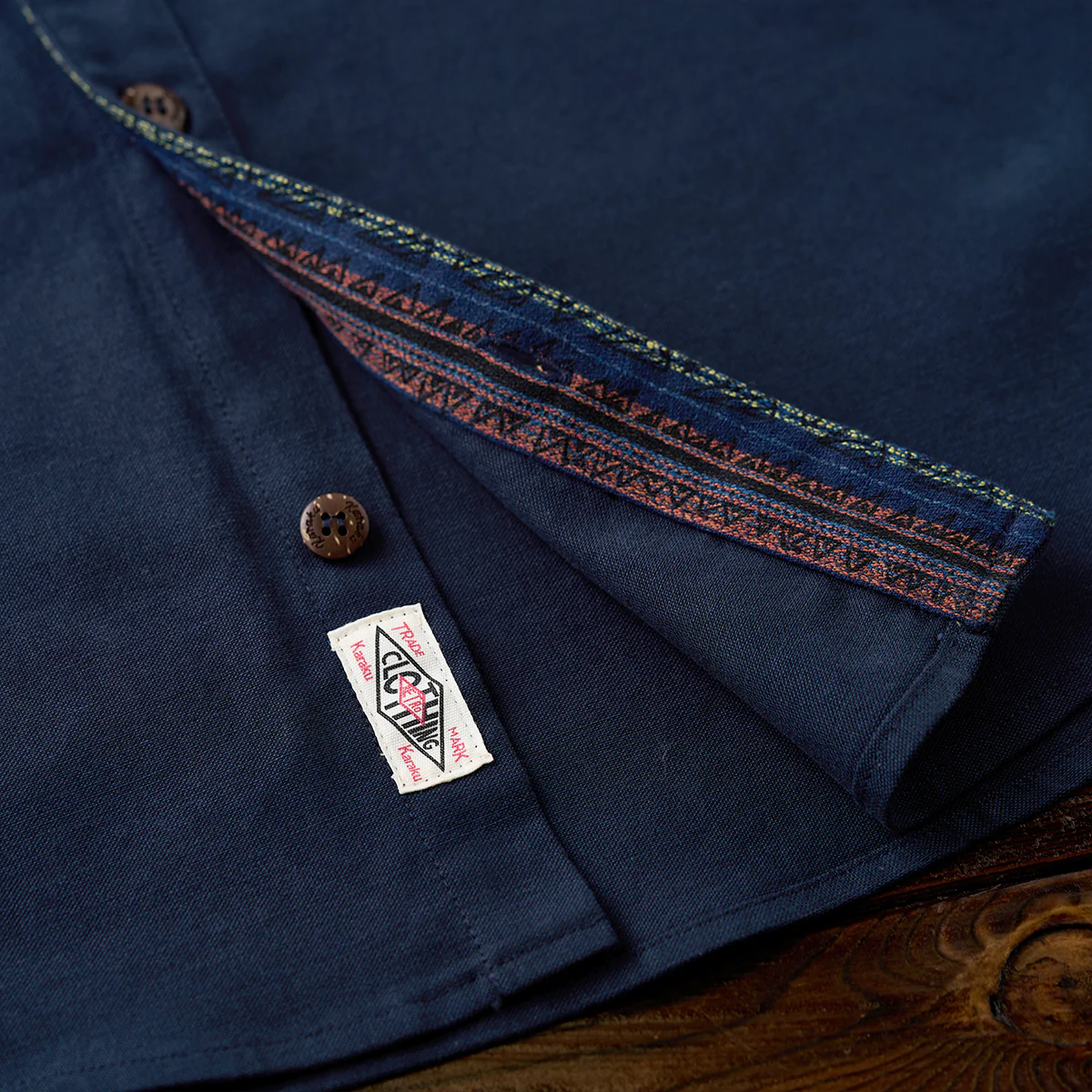 「Karaku」刺繡ロゴ 裏エスニック調柄テンセルコットン長袖シャツ - Image 14