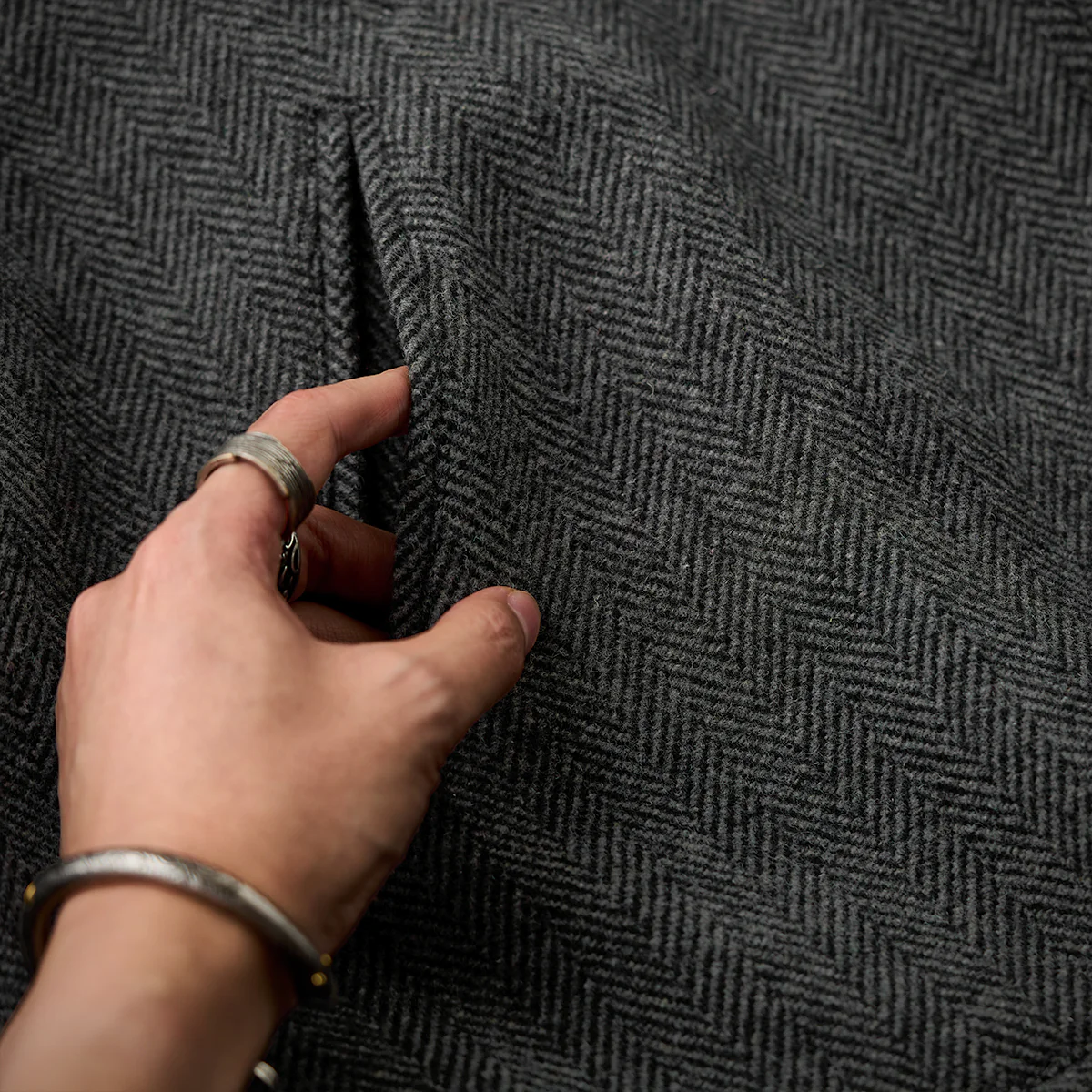 Business&Casual　ヘリンボーンウール混ツイードロングコート - Image 11