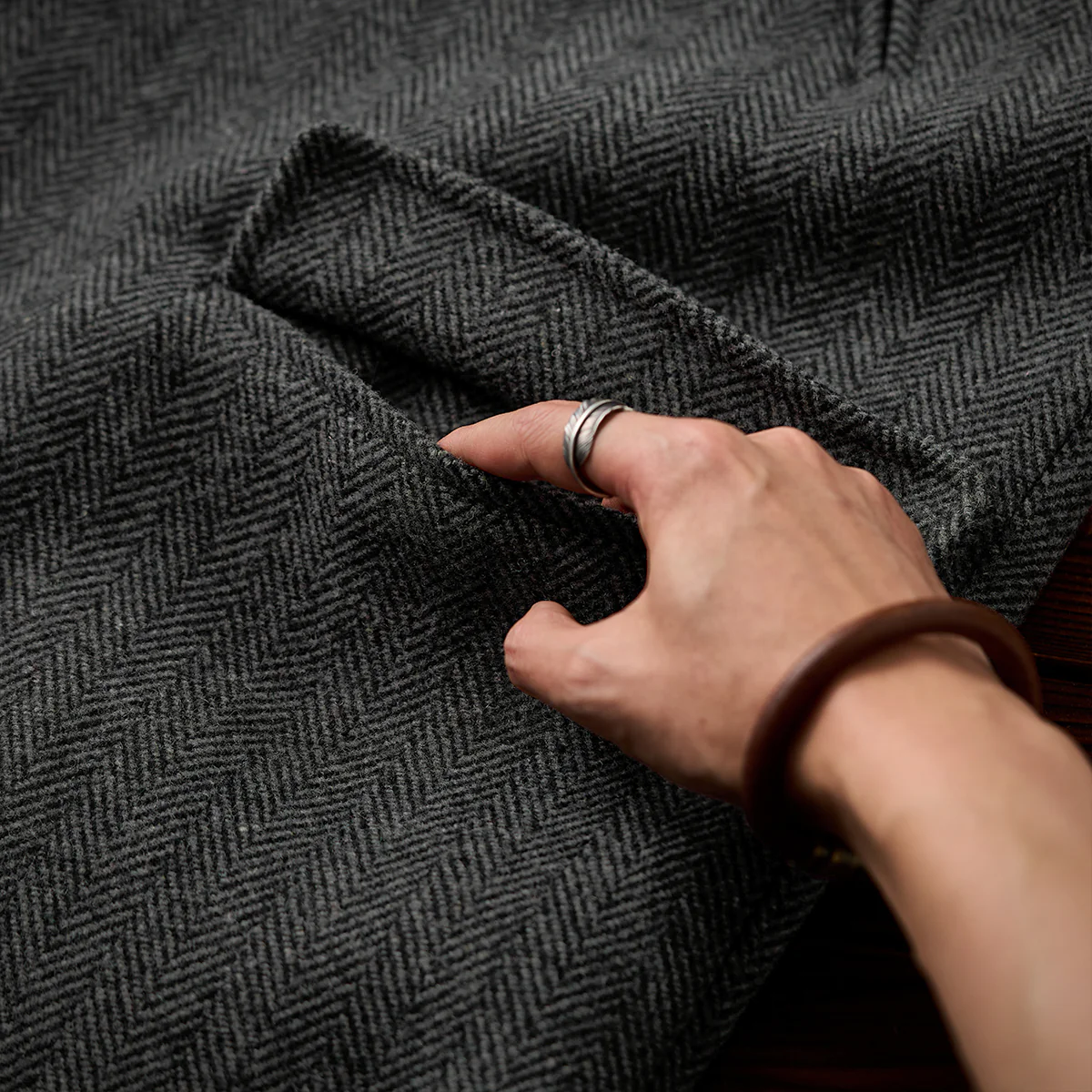 Business&Casual　ヘリンボーンウール混ツイードロングコート - Image 13