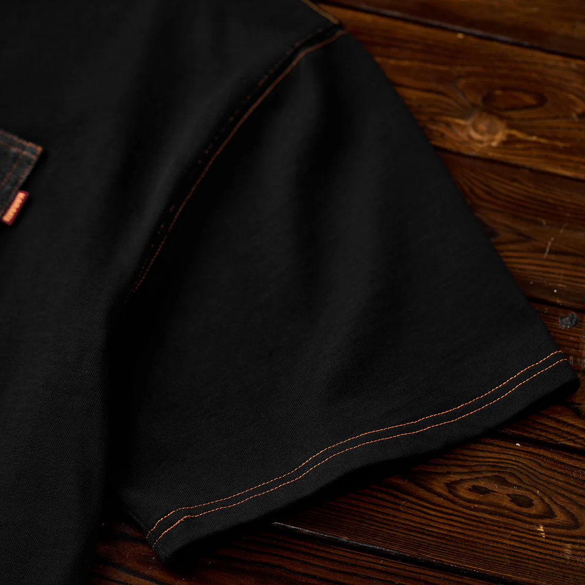 【予約】レトロオレンジステッチ入り 異素材デニムポケット付き半袖コットンTee - Image 7
