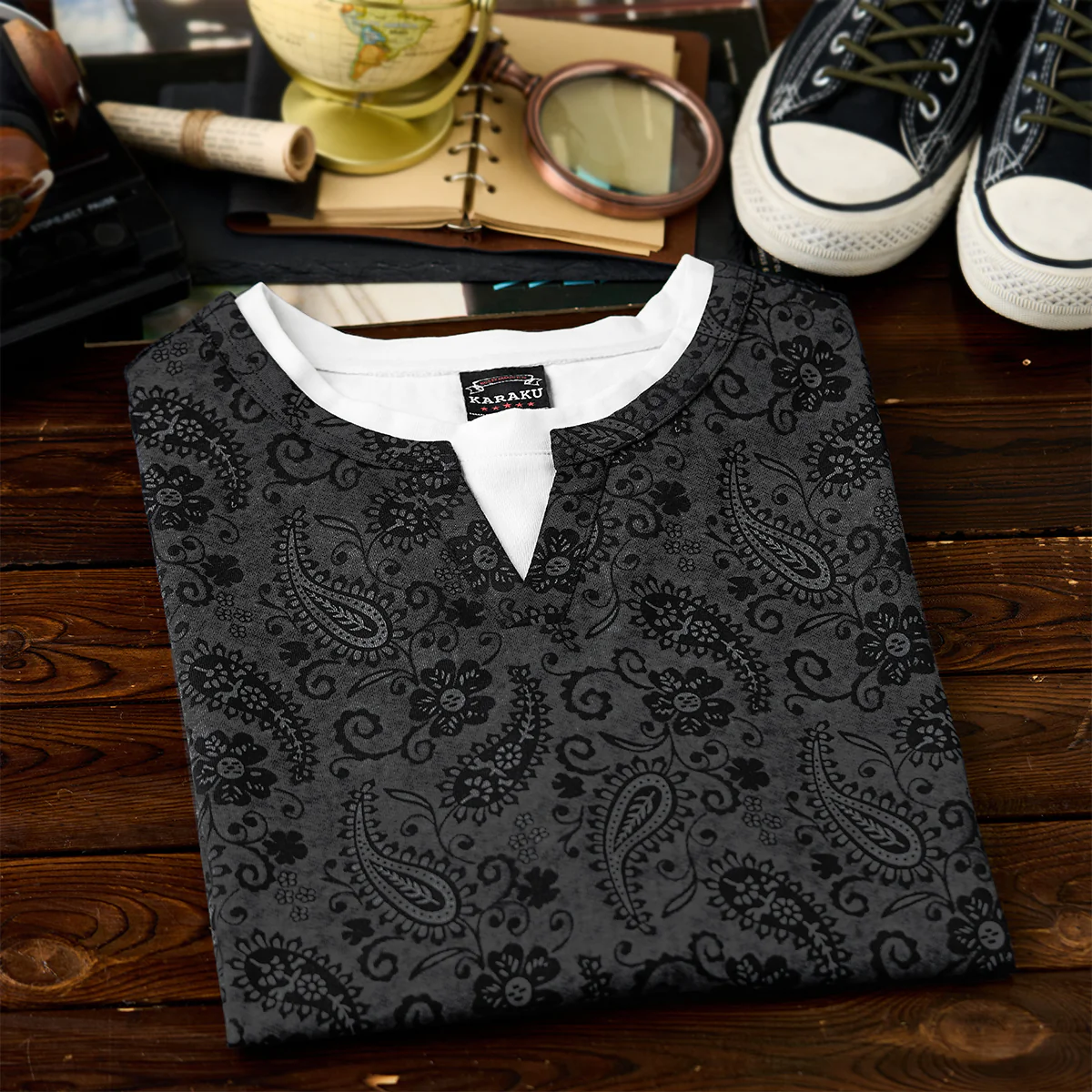 フェイクレイヤード仕様 Vネックペイズリー総柄コットンTシャツ - Image 4