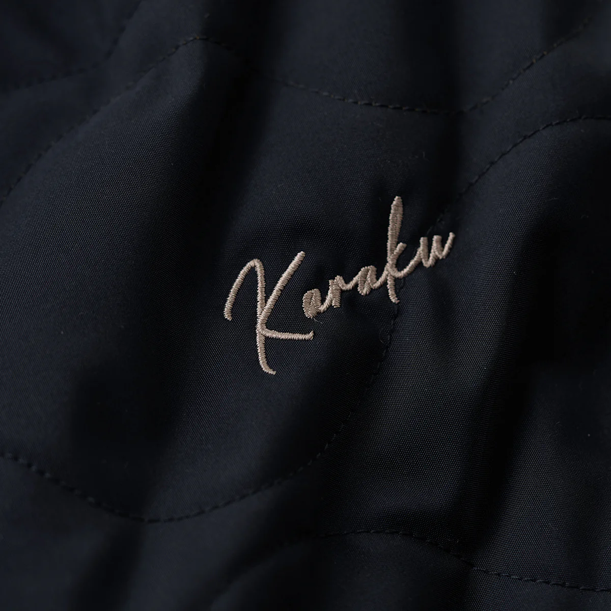 「KaraKu」ロゴ刺繡 デニム切替ひょうたんキルト中綿ジャケット - Image 11