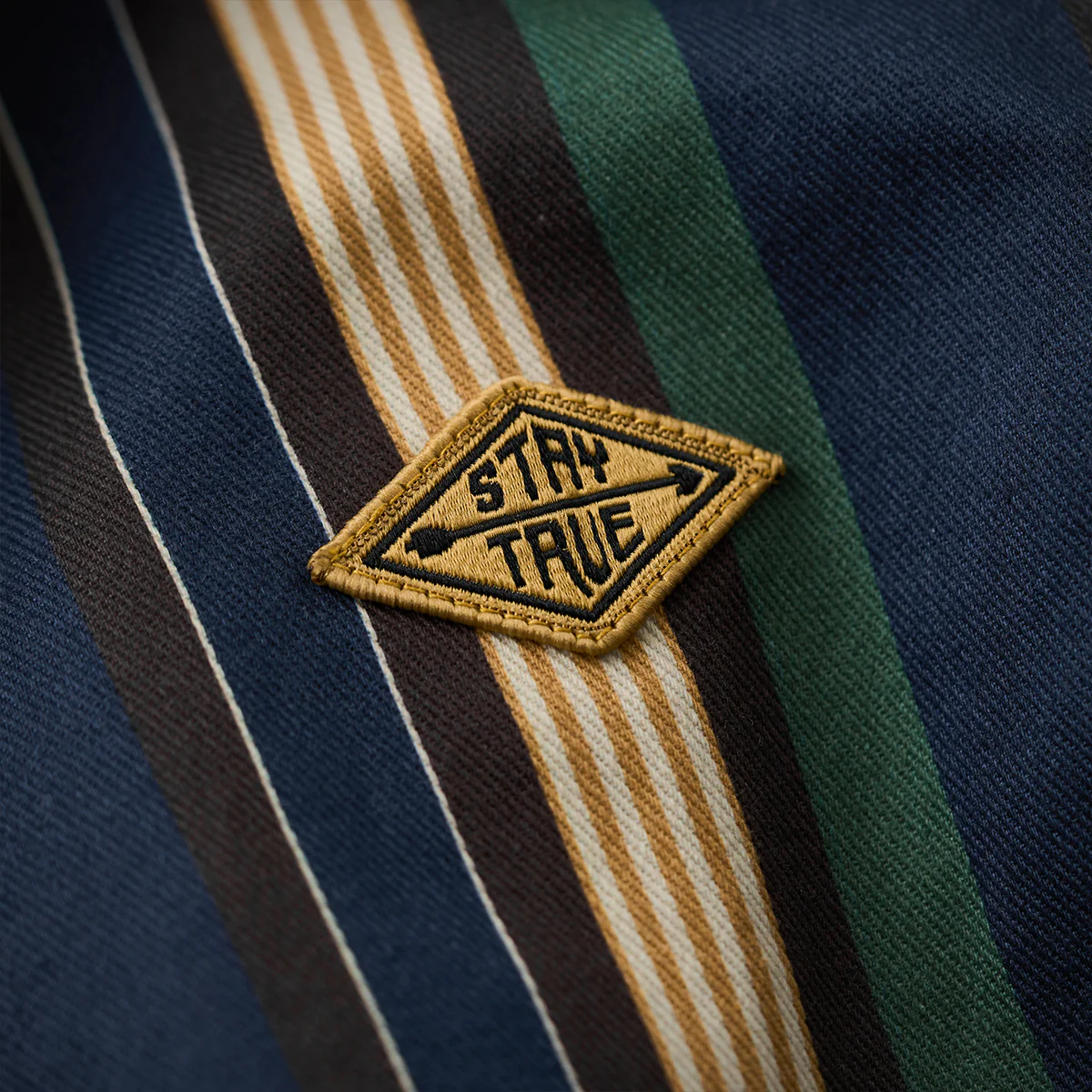「STAY TRUE」刺繍ワッペン　デニム襟切替マルチストライプジャケット - Image 14