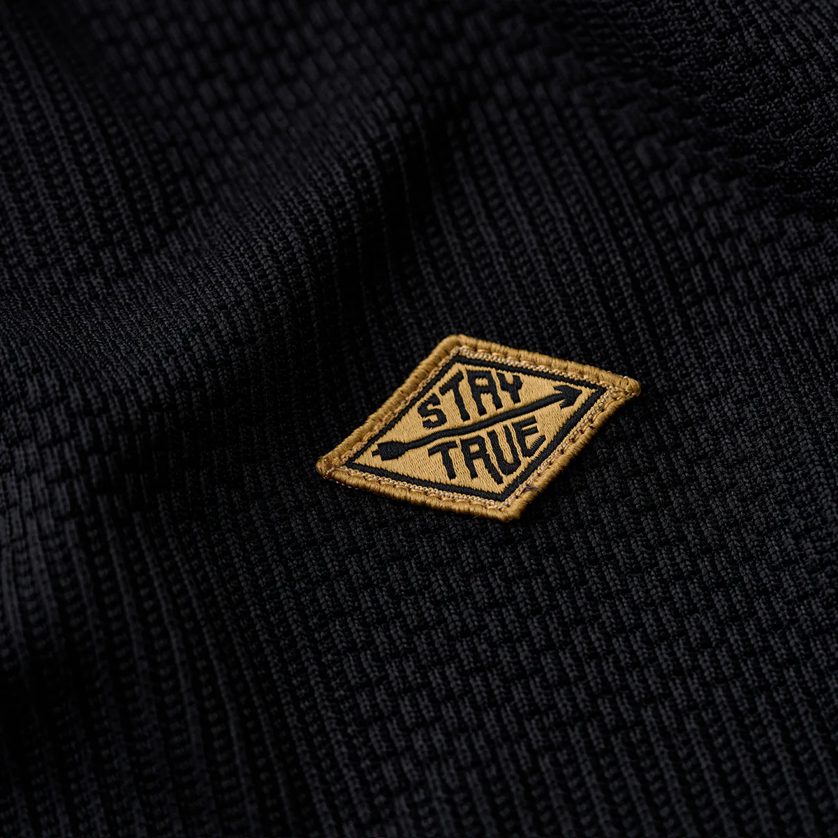 「STAY TRUE」刺繍ワッペン 裾ドローコード付きチェック織りニットロングT - Image 10