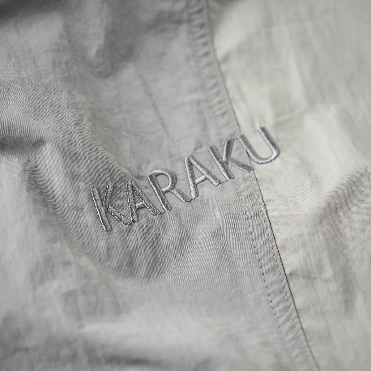 異素材配色切替 「KARAKU」刺繍入りトレーニングジャケット - Image 13