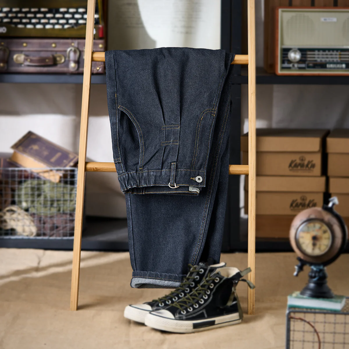タック入り タンニンデニムパンツ - Image 3