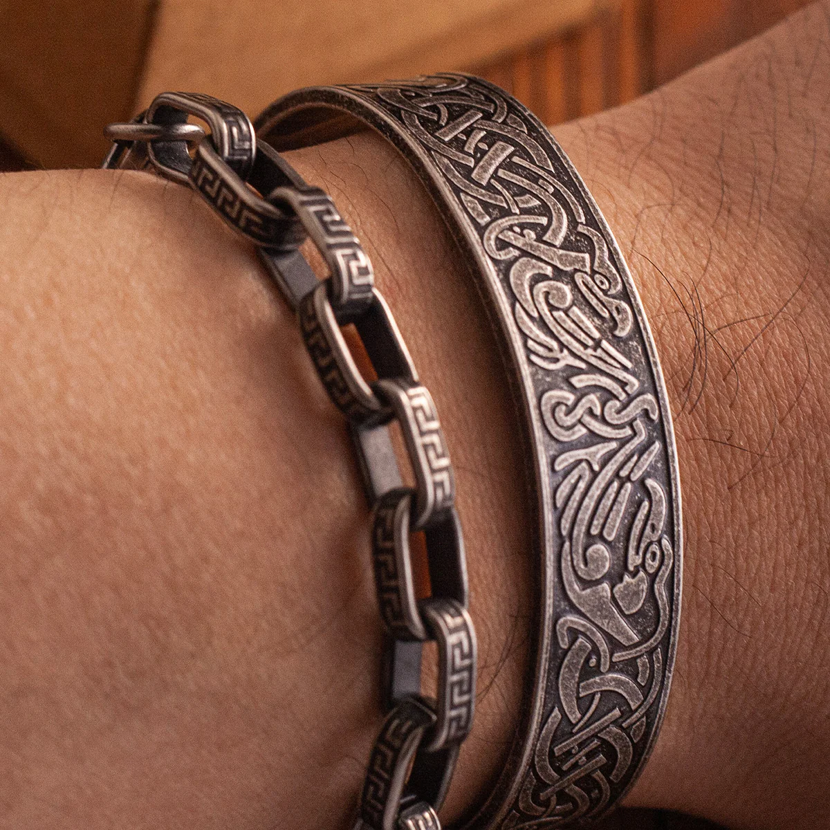 北欧神話「フギンとムニン」トーテム刻印　チタン鋼ブレスレット - Image 6