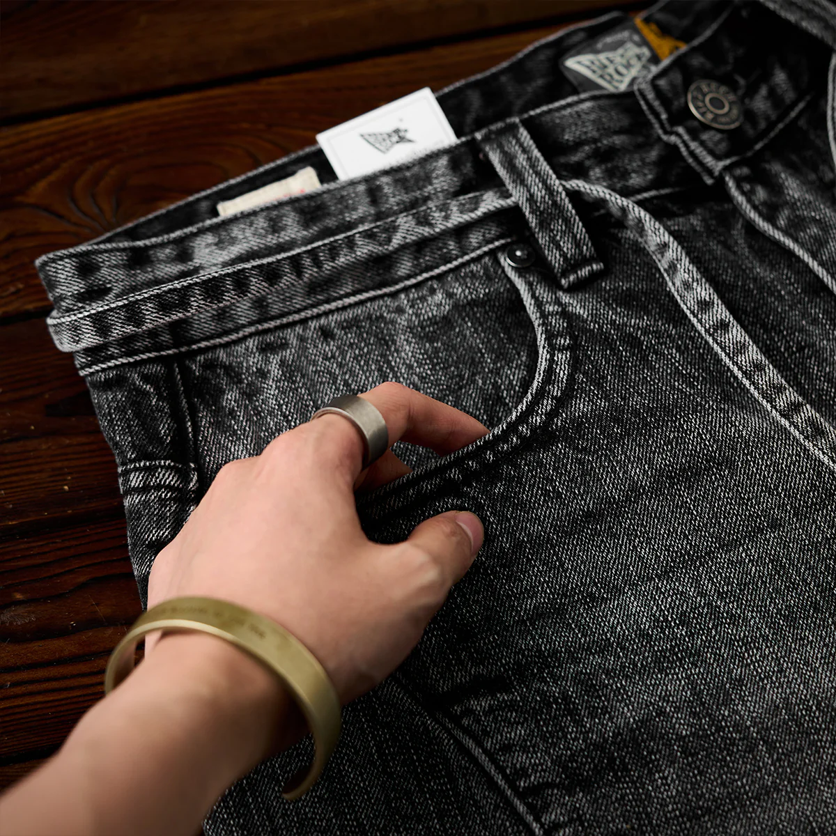 ウエストヒモ付き　立体裁断＆ウォッシュド加工デニムパンツ - Image 8