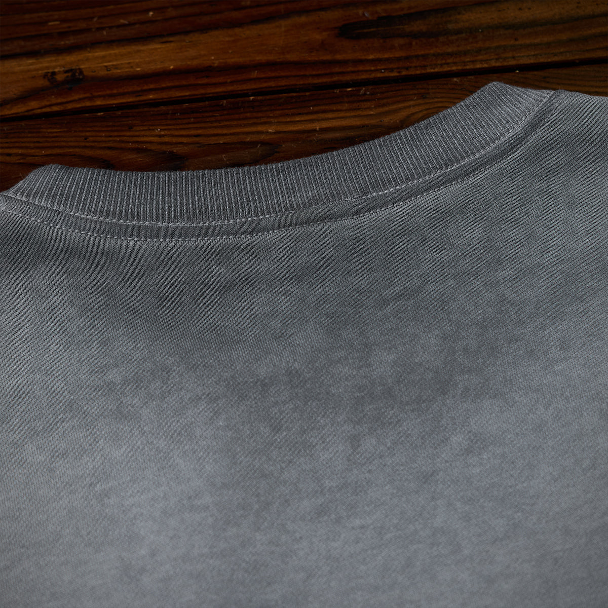 プリーティドポケット付き　グラデーション染めウォッシュド加工ロングTシャツ - Image 14