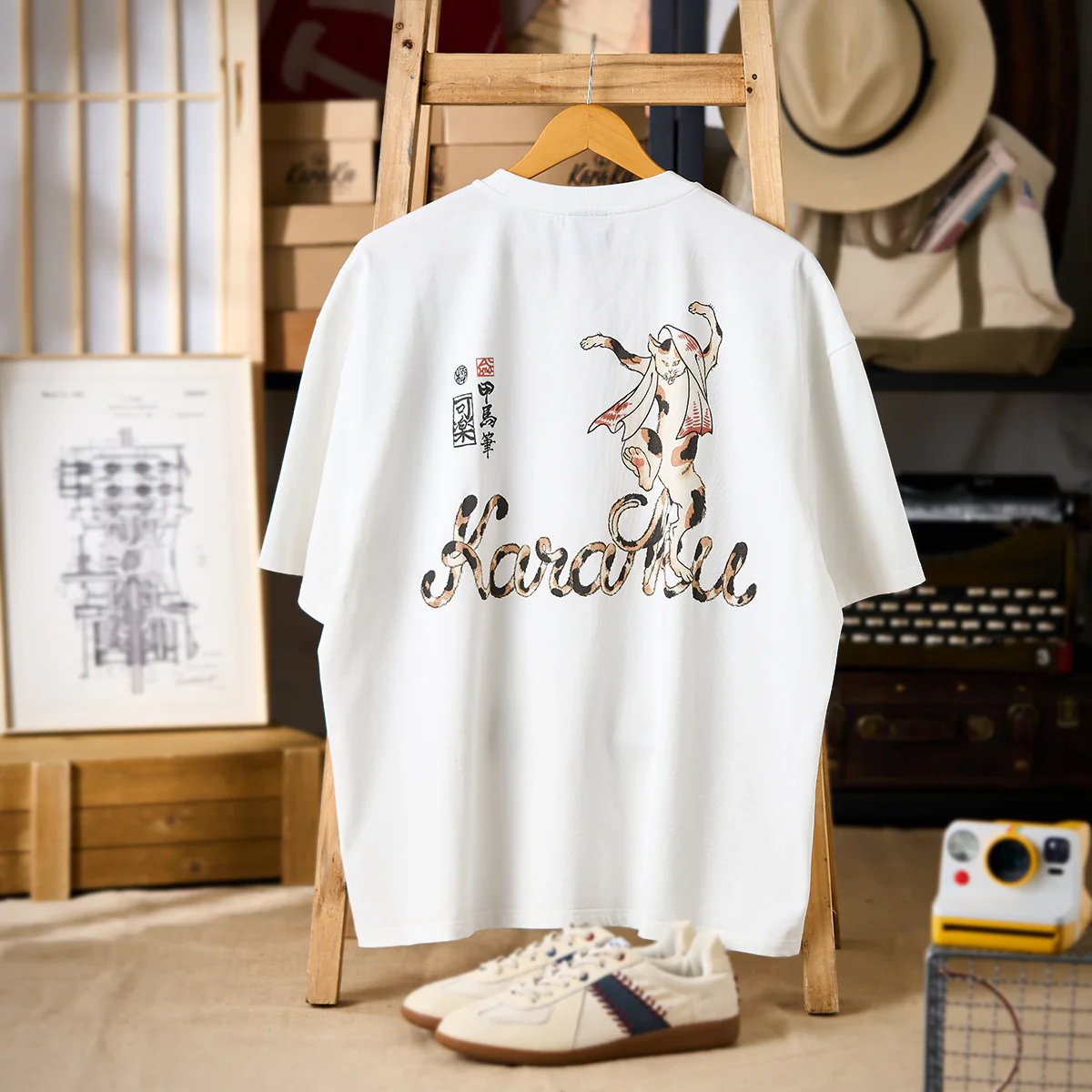 KARAKU×Koma　「異形百物語」踊る化け猫プリント&刺繡入りコットンTee - Image 3
