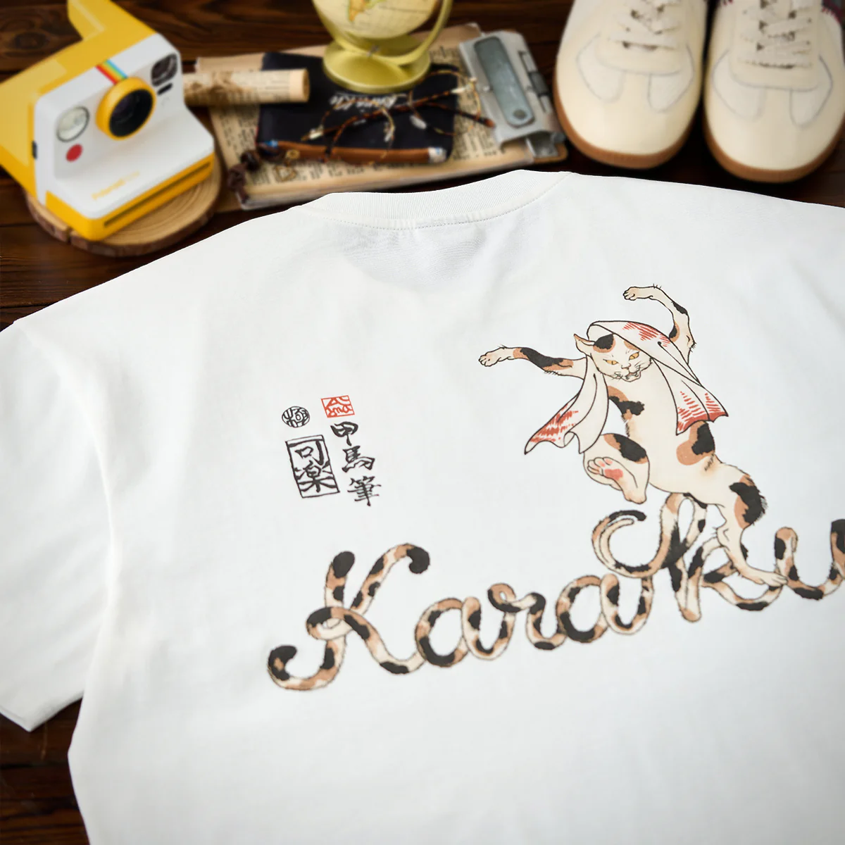 KARAKU×Koma　「異形百物語」踊る化け猫プリント&刺繡入りコットンTee - Image 5