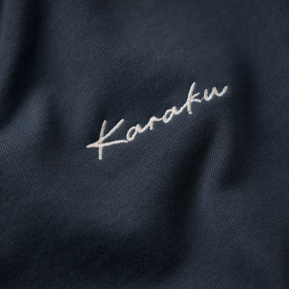 「KaraKu」刺繡&「般若面・侍猫」プリント 裏パイルVガゼットスウェット - Image 11