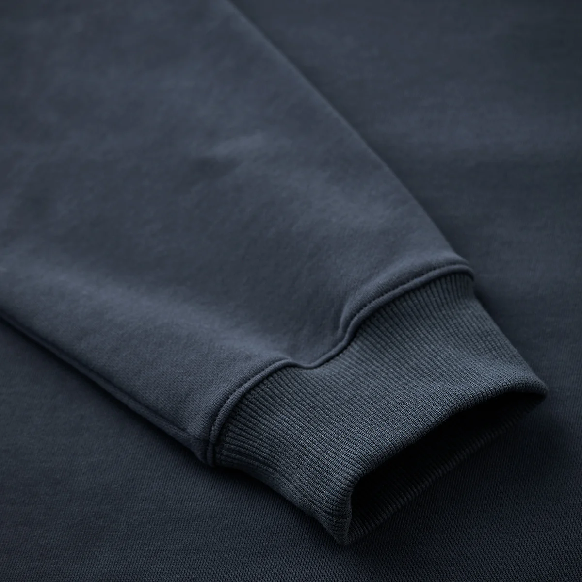 「KaraKu」刺繡&「般若面・侍猫」プリント 裏パイルVガゼットスウェット - Image 12