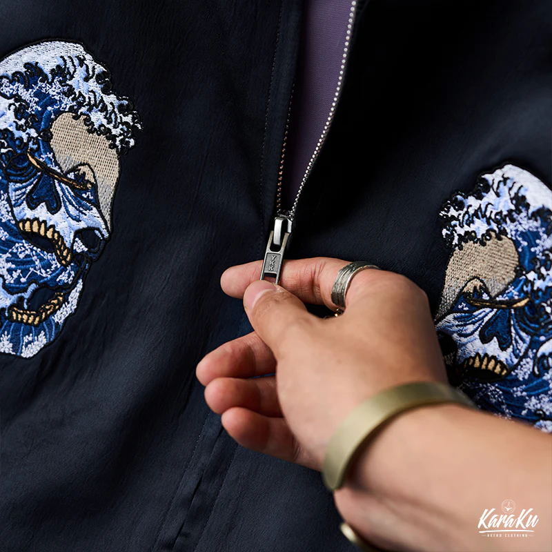 横須賀「ドクロ、蛇と波」浮世絵刺繡入りスカジャン - Image 13
