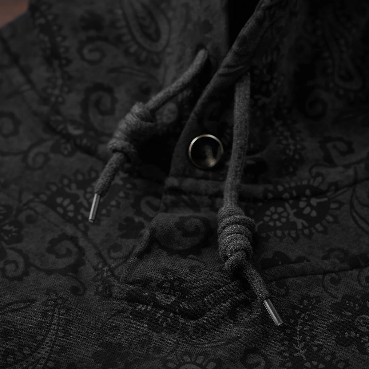 「KaraKu」刺繡ロゴ　ペイズリー総柄コットンフーディー - Image 7