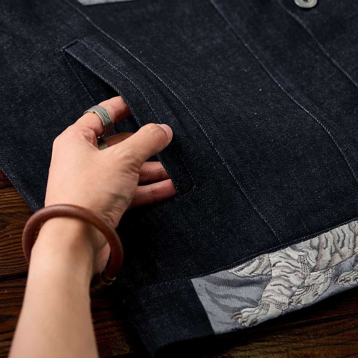 KARAKU×石黒亜矢子「白虎」刺繍切替 オーダーメイドデニムジャケット - Image 19