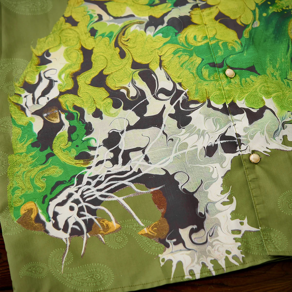 KARAKU×田中ラオウ「Green drift」　ホワイトアゲート調ボタン付きアロハシャツ - Image 16