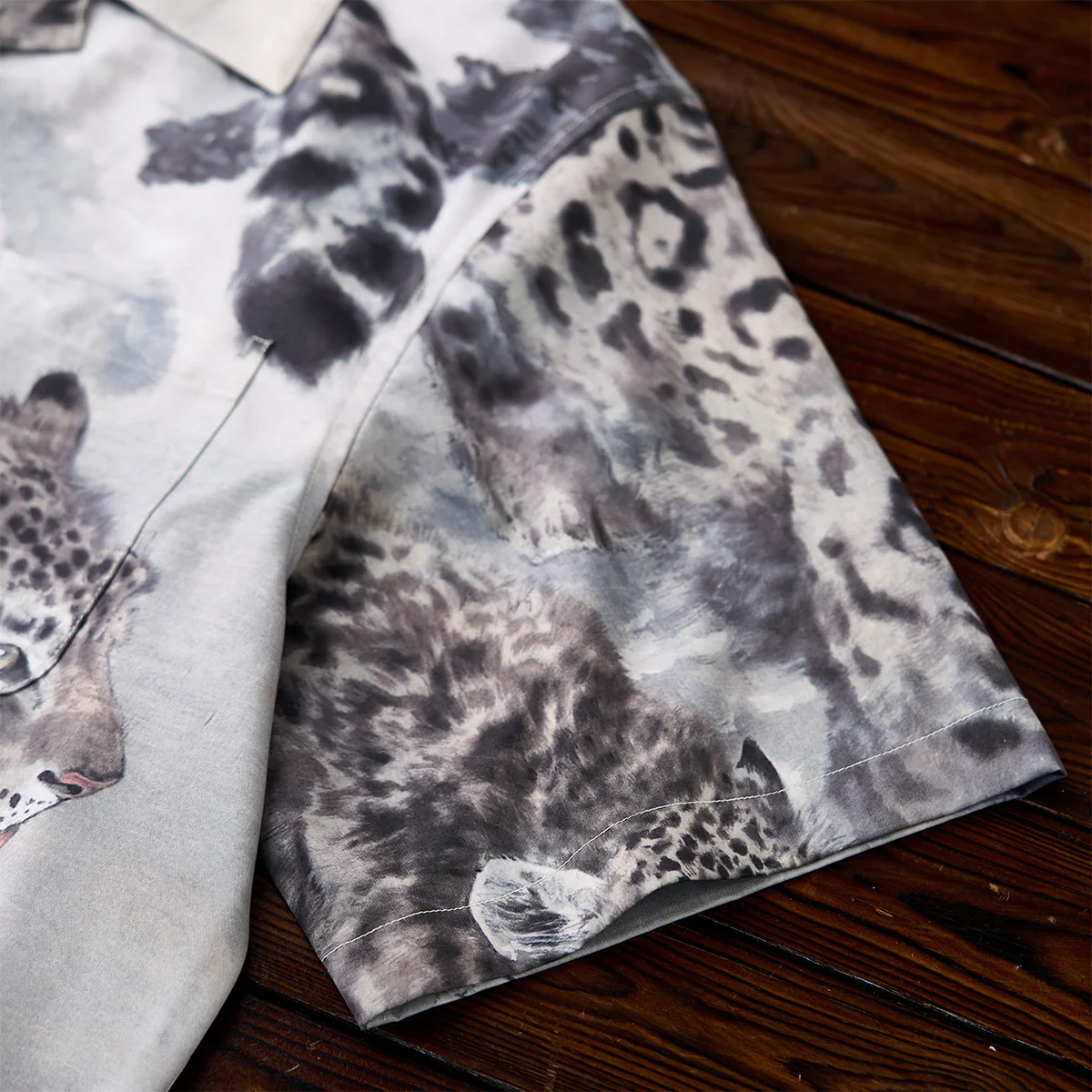 Karaku×川又聡「雪豹・Snow leopard」プリントアロハシャツ - Image 14