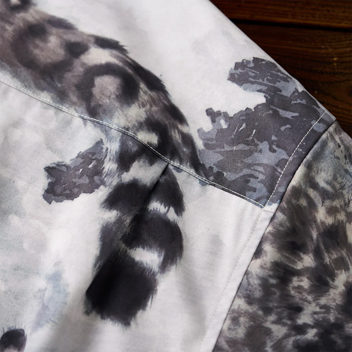 Karaku×川又聡「雪豹・Snow leopard」プリントアロハシャツ - Image 17