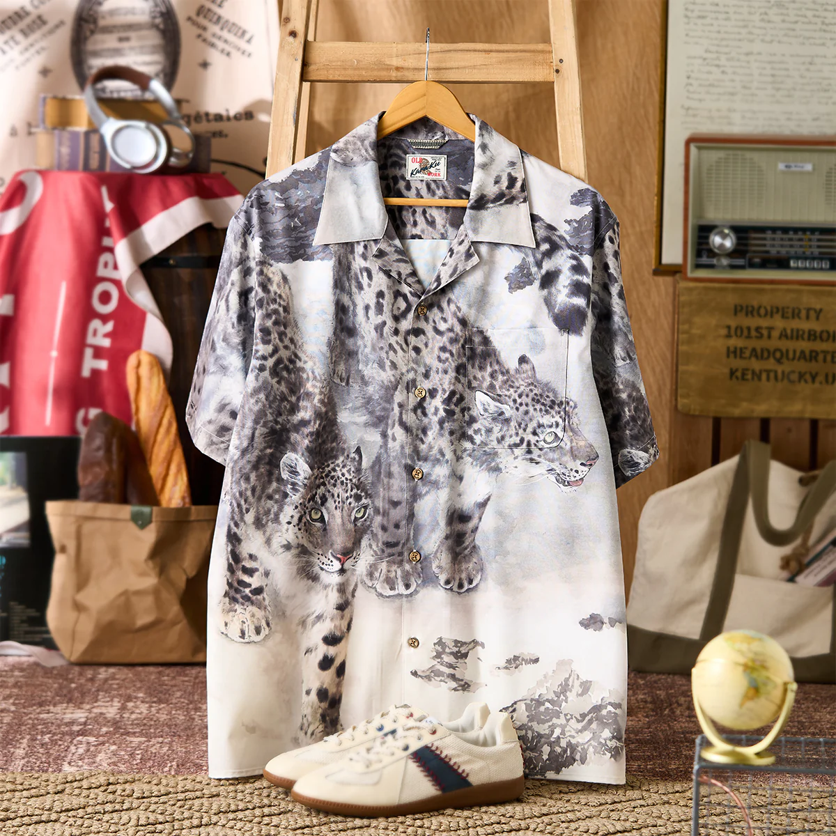Karaku×川又聡「雪豹・Snow leopard」プリントアロハシャツ - Image 3